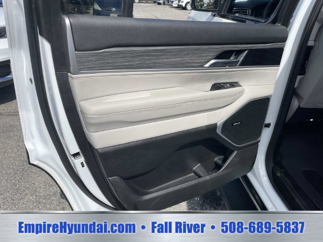 Used 2024 Jeep Wagoneer Series II w/ Flexible Seating Group AWD/4WD image 17