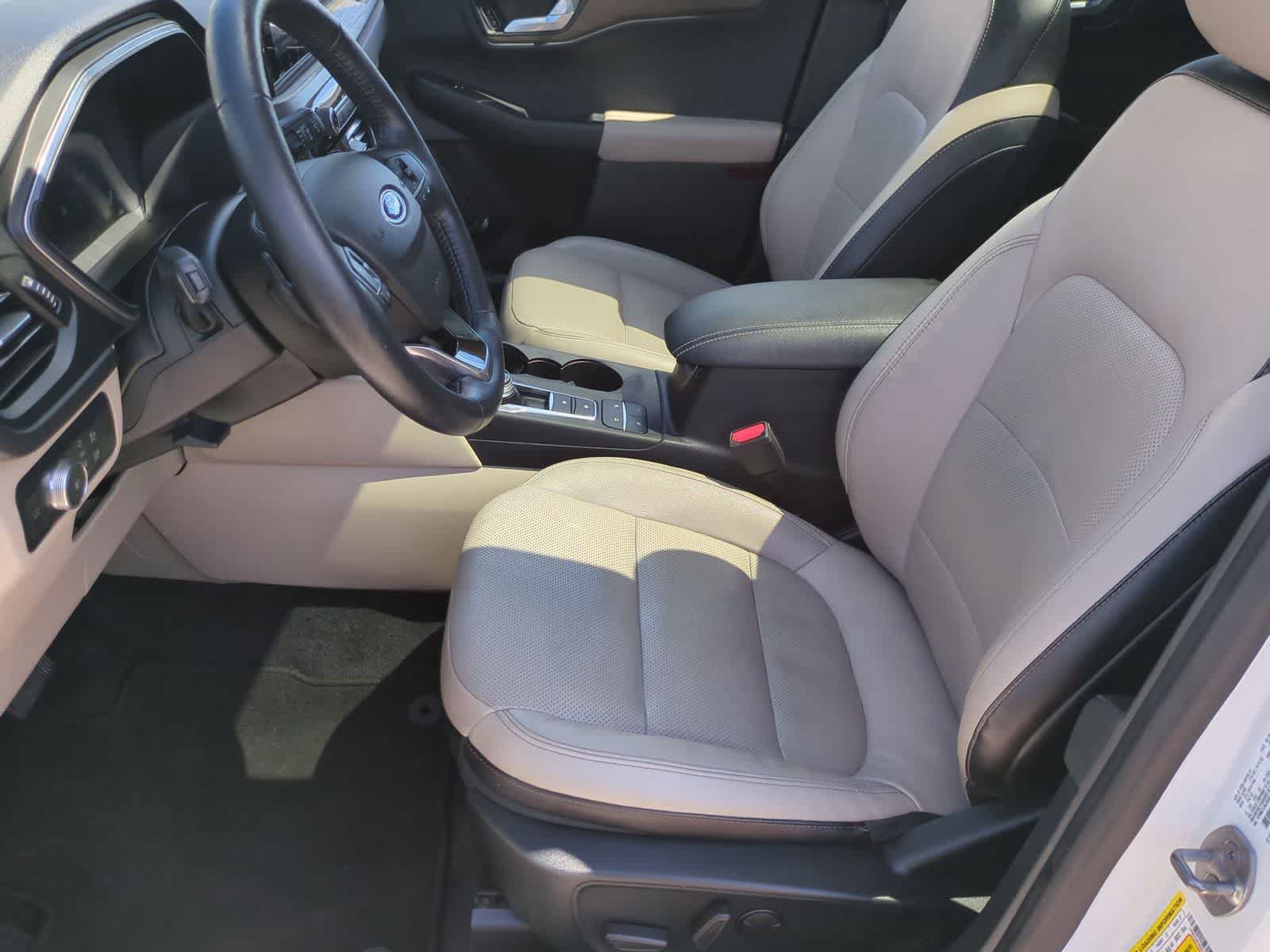 Used 2020 Ford Escape Titanium w/ Titanium Premium Package 2.0 AWD/4WD image 16
