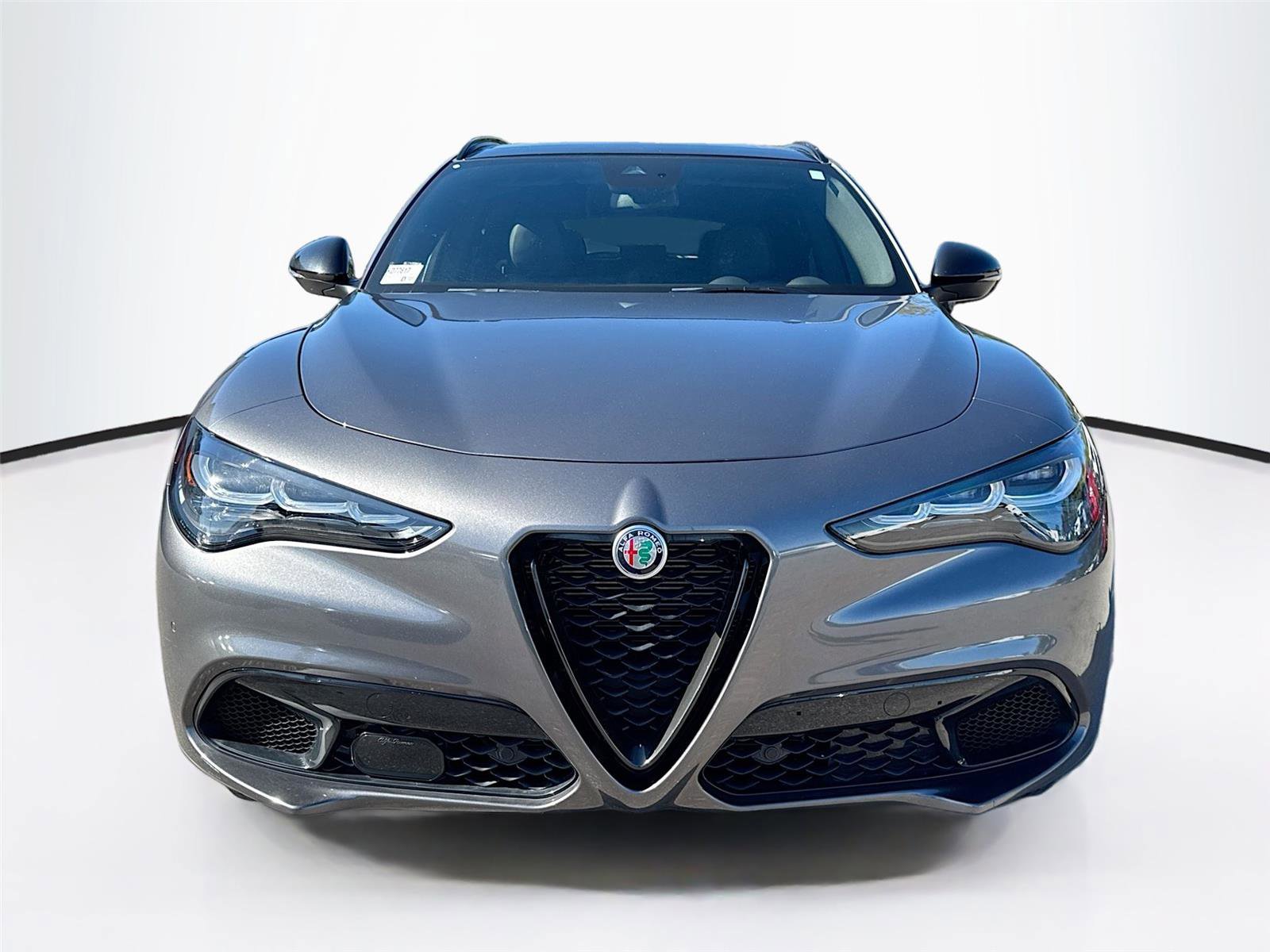 Used 2024 Alfa Romeo Stelvio Sprint image 2