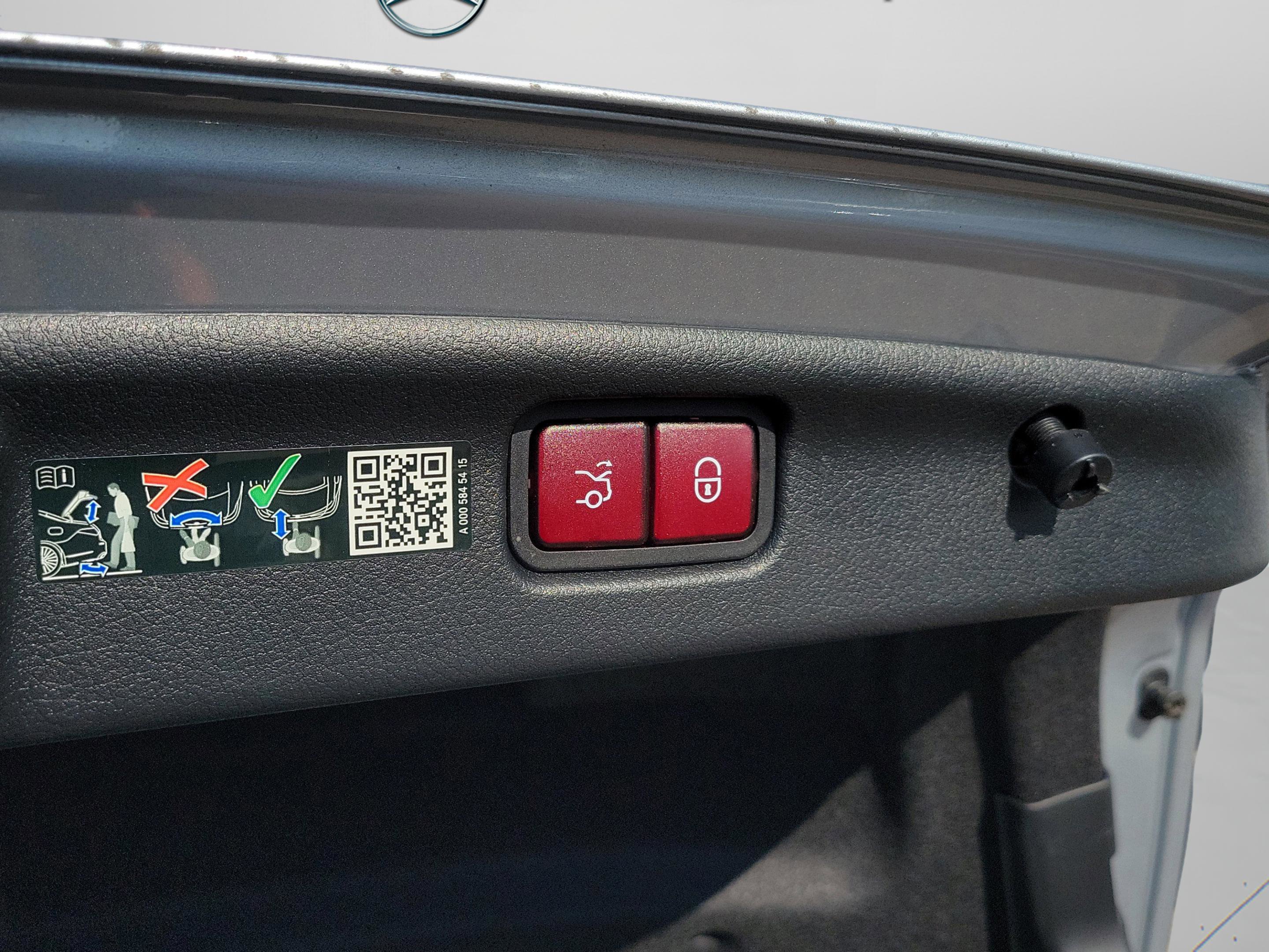 Certified 2025 Mercedes-Benz C 300 Sedan image 9