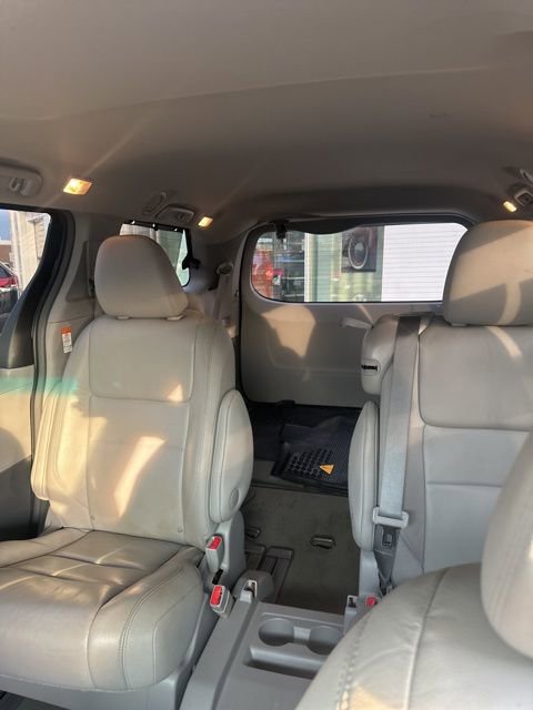 Used 2017 Toyota Sienna XLE image 21