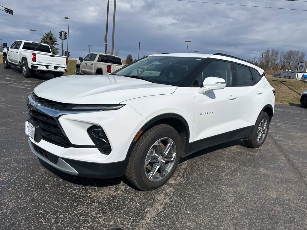 Used 2023 Chevrolet Blazer LT image 1