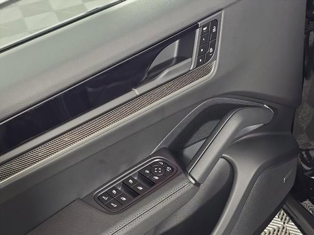 Certified 2026 Porsche Cayenne Coupe image 16