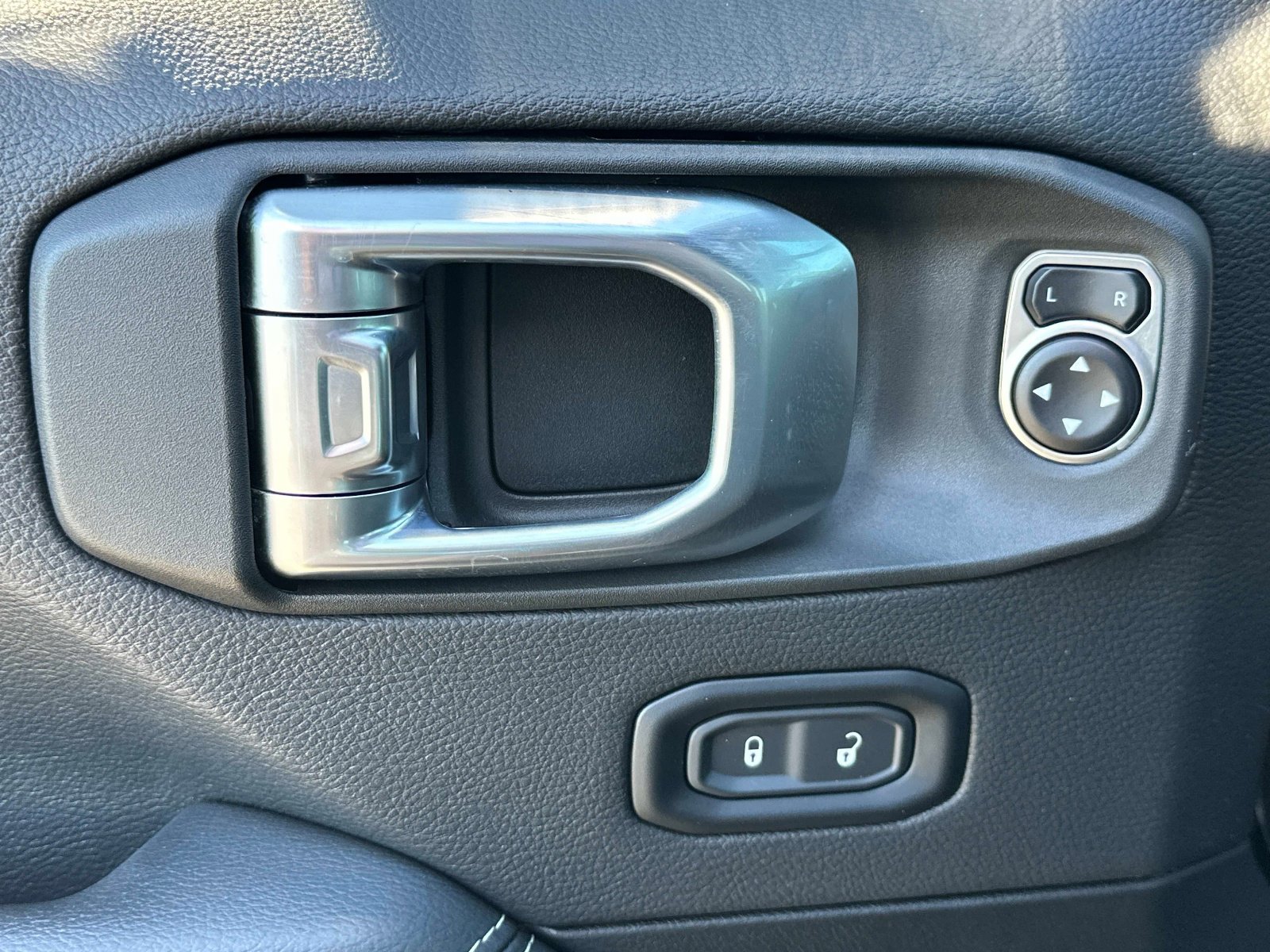 Used 2023 Jeep Wrangler Sahara w/ Cold Weather Group image 20