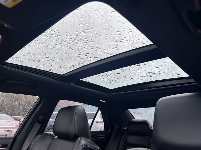 Used 2023 Chrysler 300 C image 10