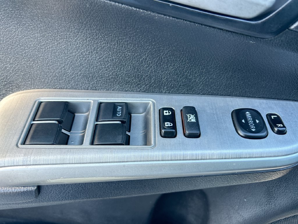 Used 2014 Toyota Camry SE w/ Moonroof Package FWD image 13