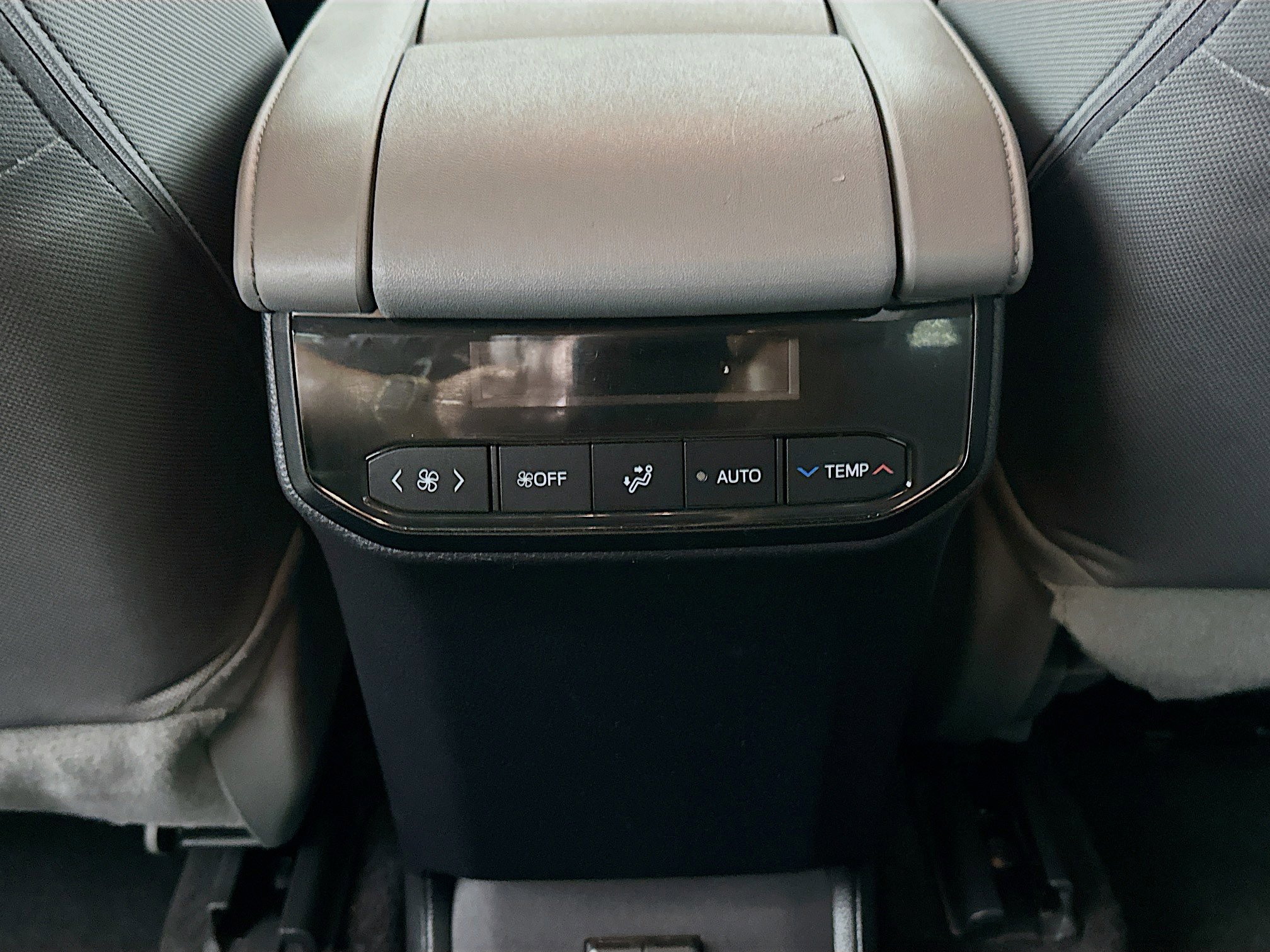 Used 2024 Toyota Highlander LE image 27