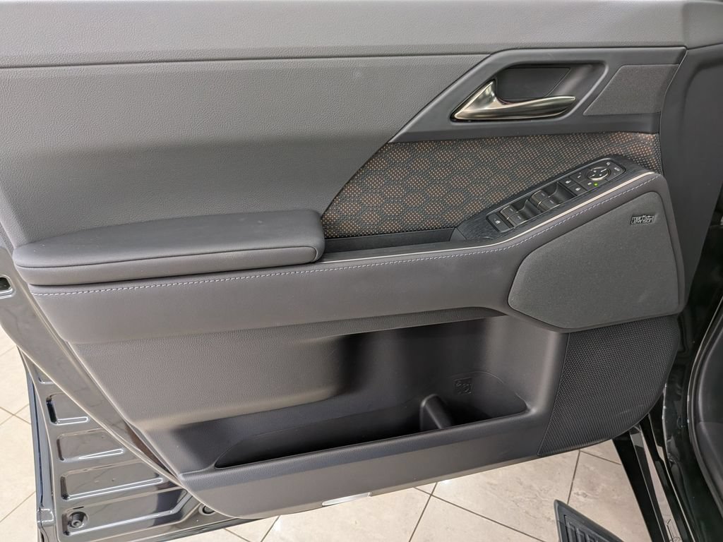 Used 2025 Lexus GX 550 w/ Accessory Package (2T) AWD/4WD image 16