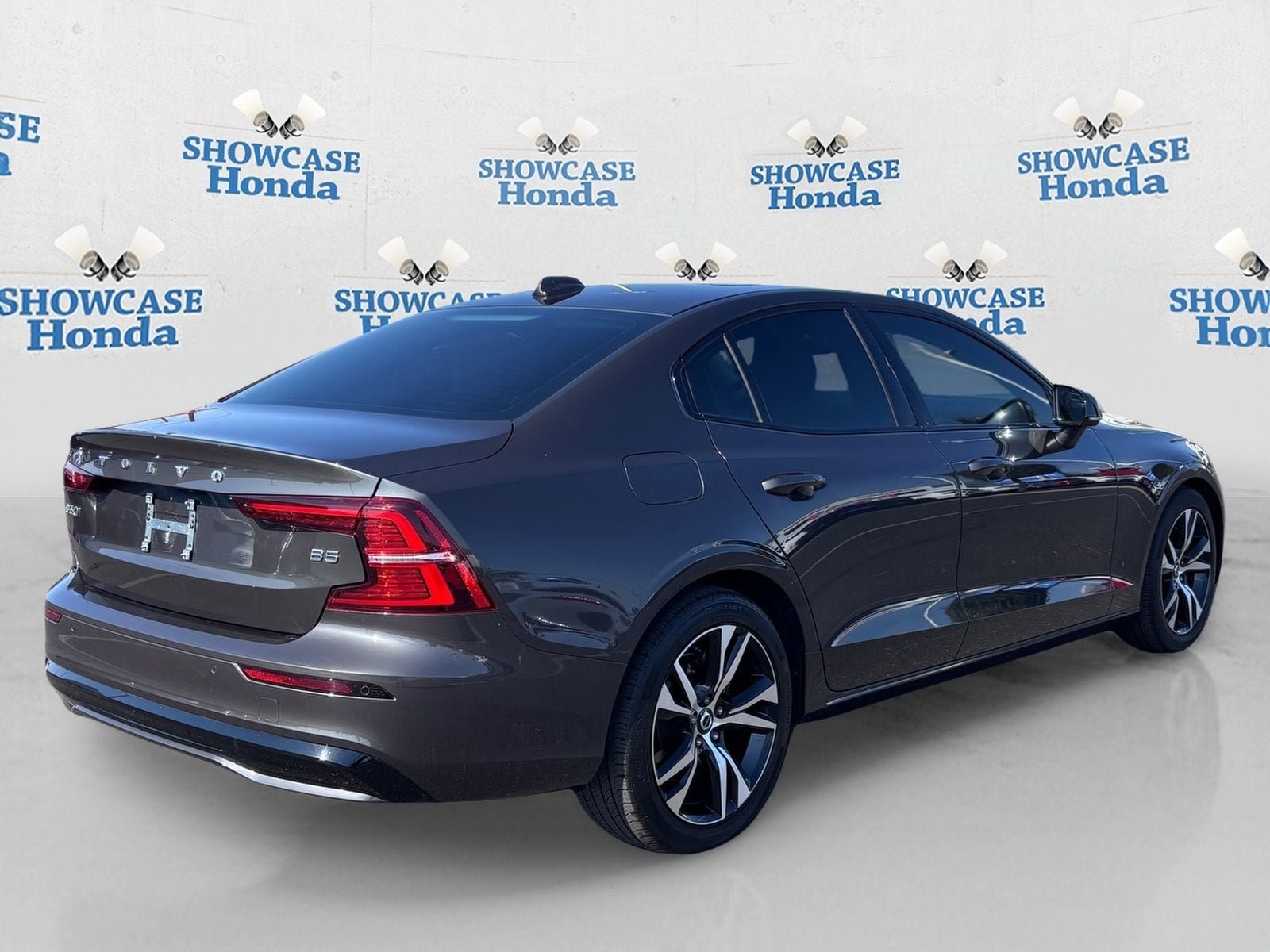 Used 2024 Volvo S60 B5 Core FWD image 8