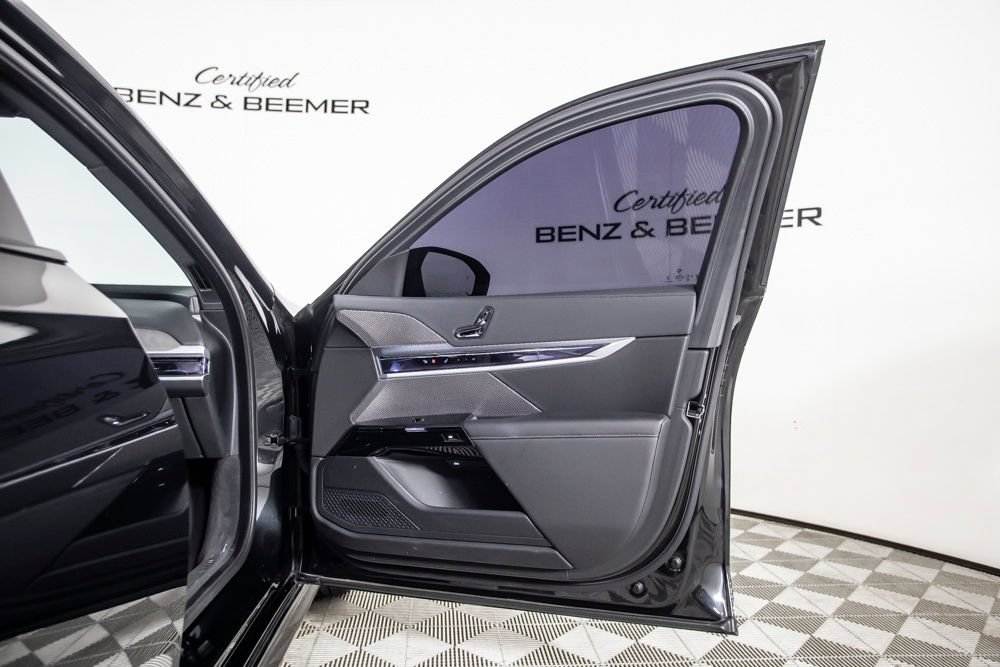 Used 2023 BMW 740i RWD image 19