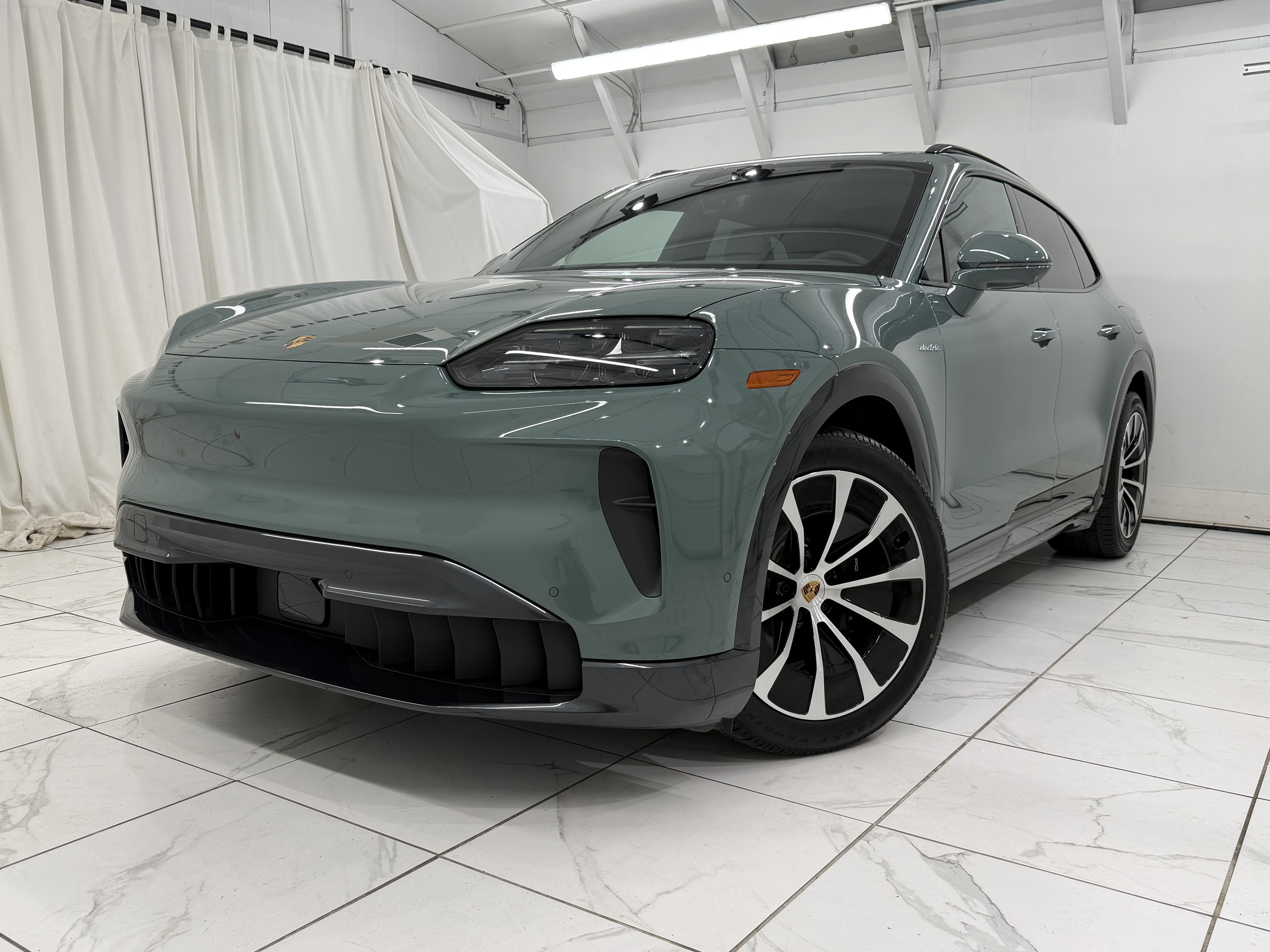 New 2026 Porsche Cayenne Electric AWD/4WD image 8