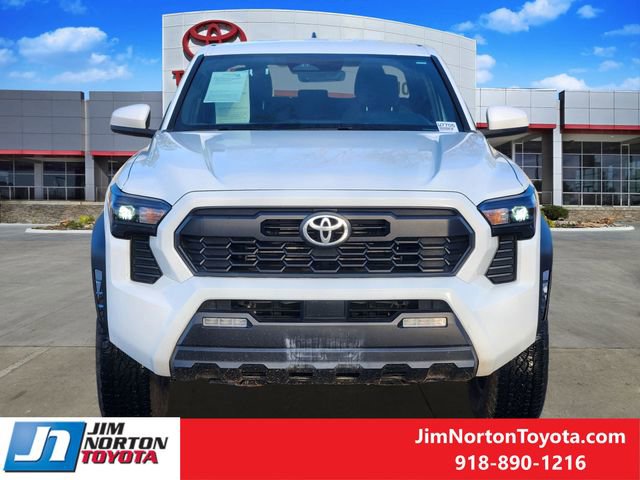 Used 2025 Toyota Tacoma TRD Off-Road image 2