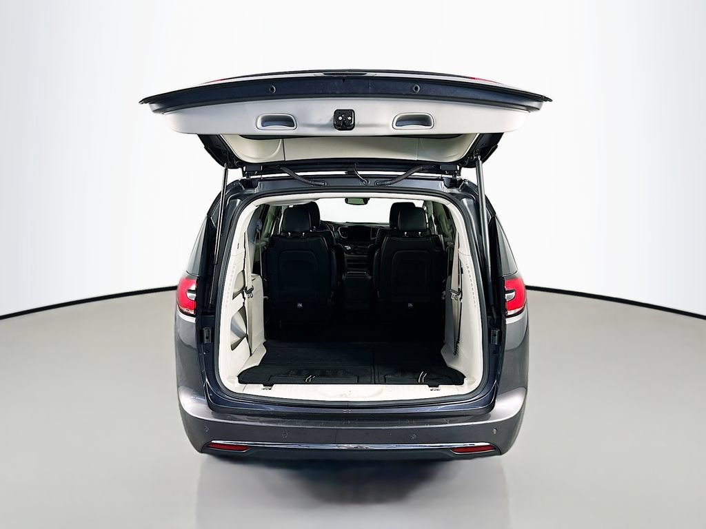 Used 2023 Chrysler Pacifica Touring-L FWD image 27