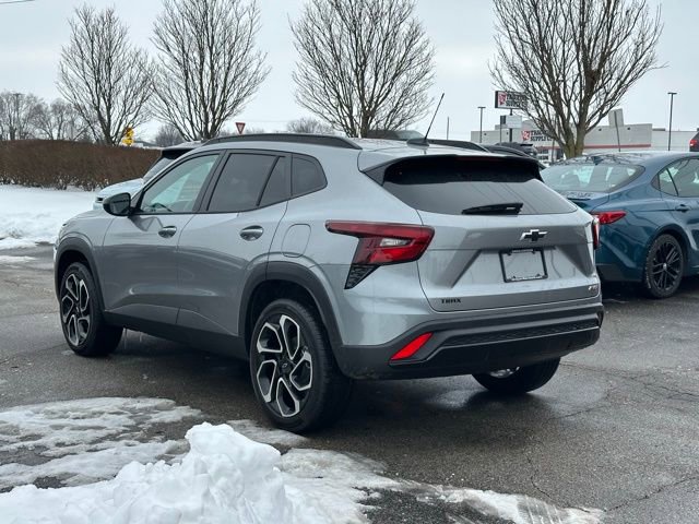 Used 2025 Chevrolet Trax RS w/ Driver Confidence Package image 10