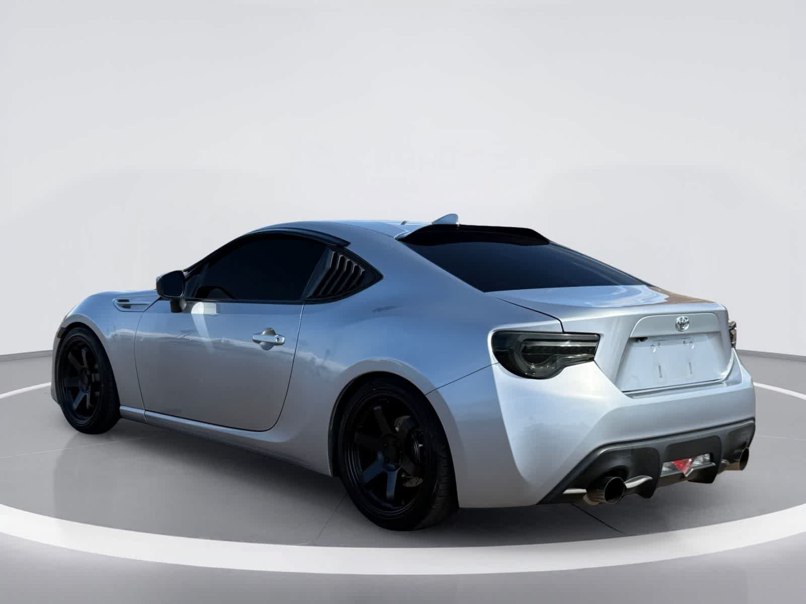 Used 2017 Toyota 86 RWD image 4