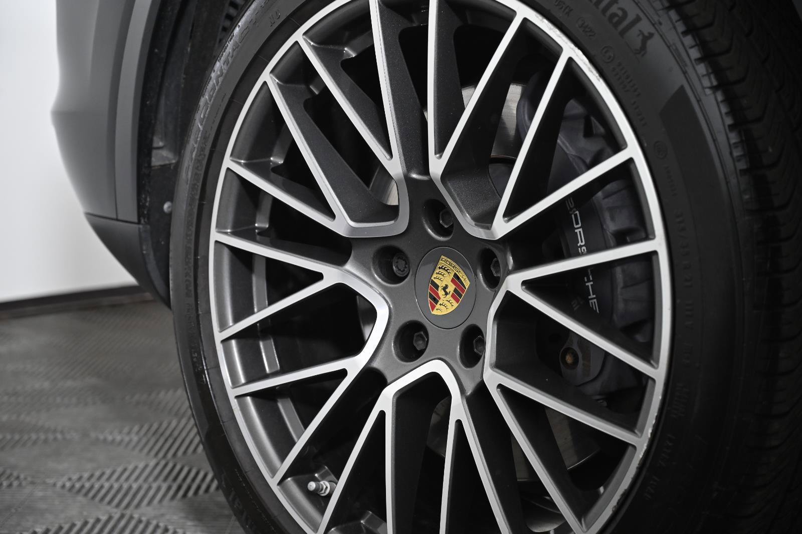 Used 2023 Porsche Cayenne image 34