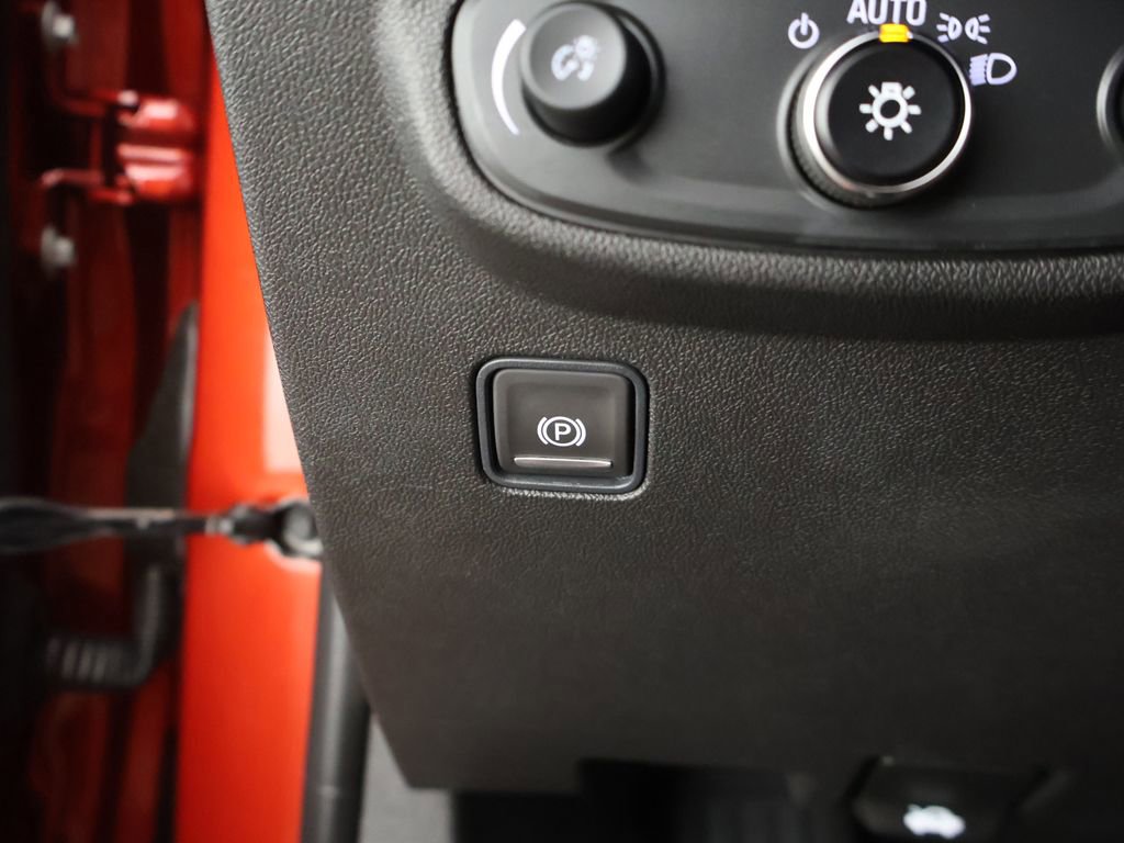 Used 2023 GMC Terrain AT4 AWD/4WD image 40