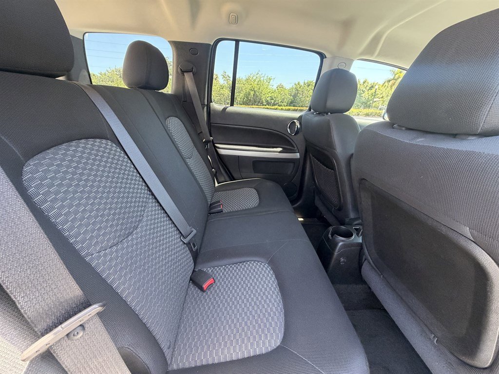 Used 2010 Chevrolet HHR LT w/ My Link Package image 7