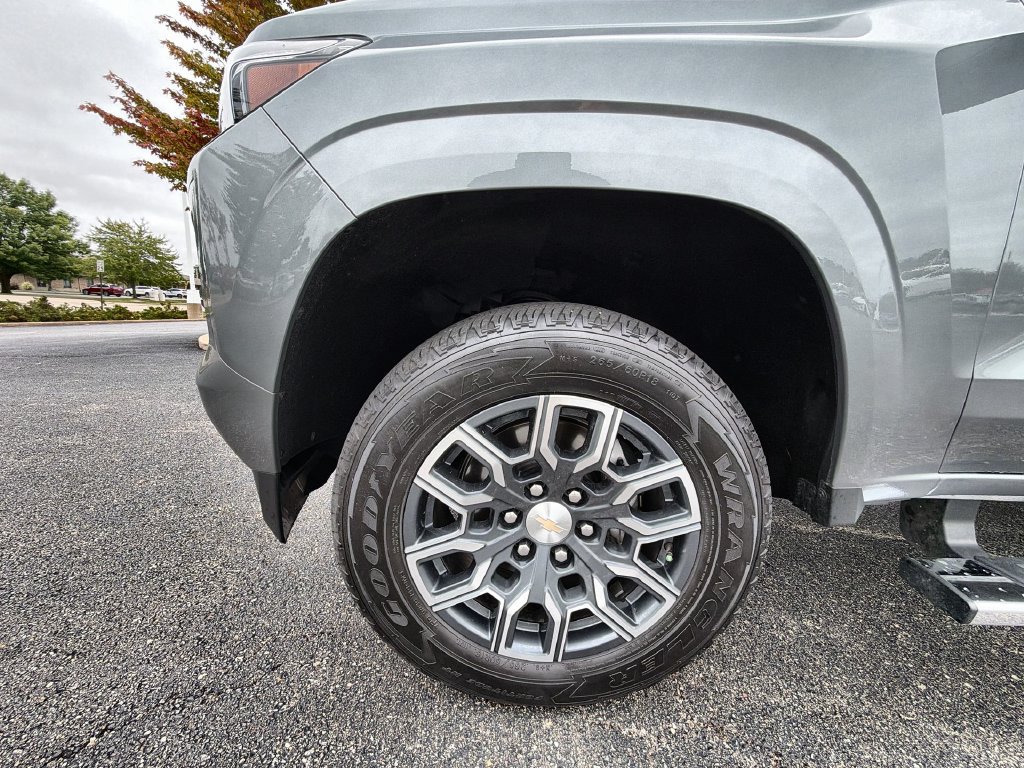 Used 2023 Chevrolet Colorado LT w/ LT Convenience Package III AWD/4WD image 17