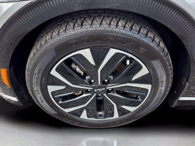 Used 2022 Kia EV6 Wind RWD image 9