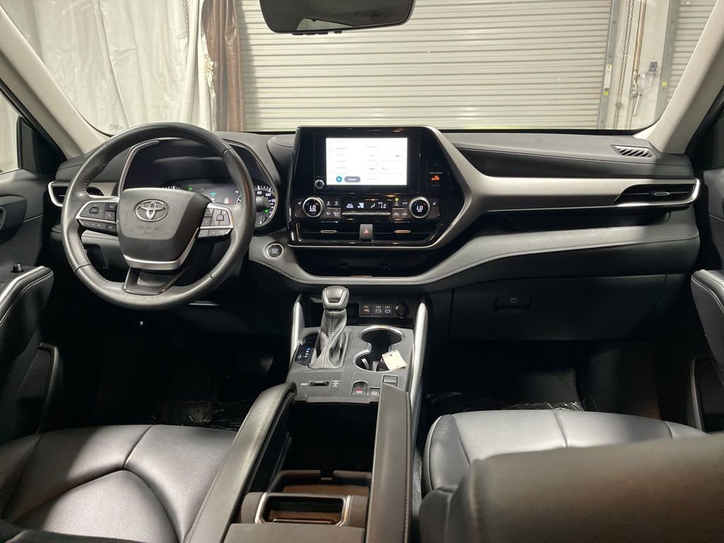 Used 2024 Toyota Highlander XLE image 14
