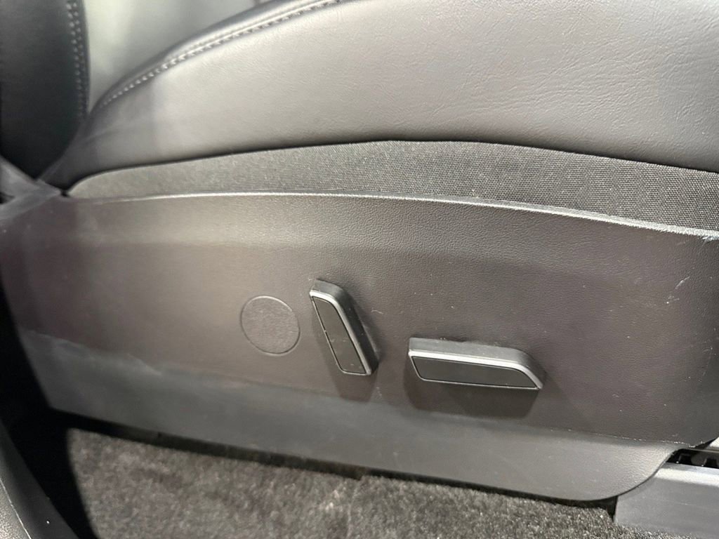 Used 2022 Tesla Model Y Long Range image 17