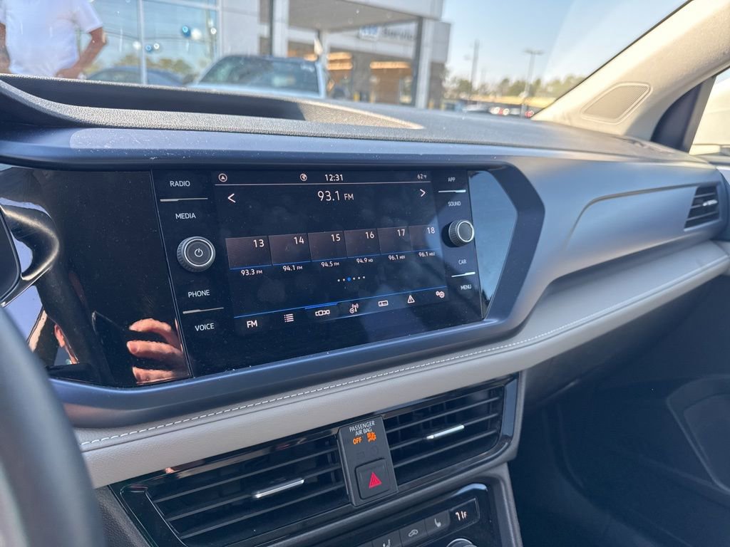 Used 2024 Volkswagen Taos SE image 14