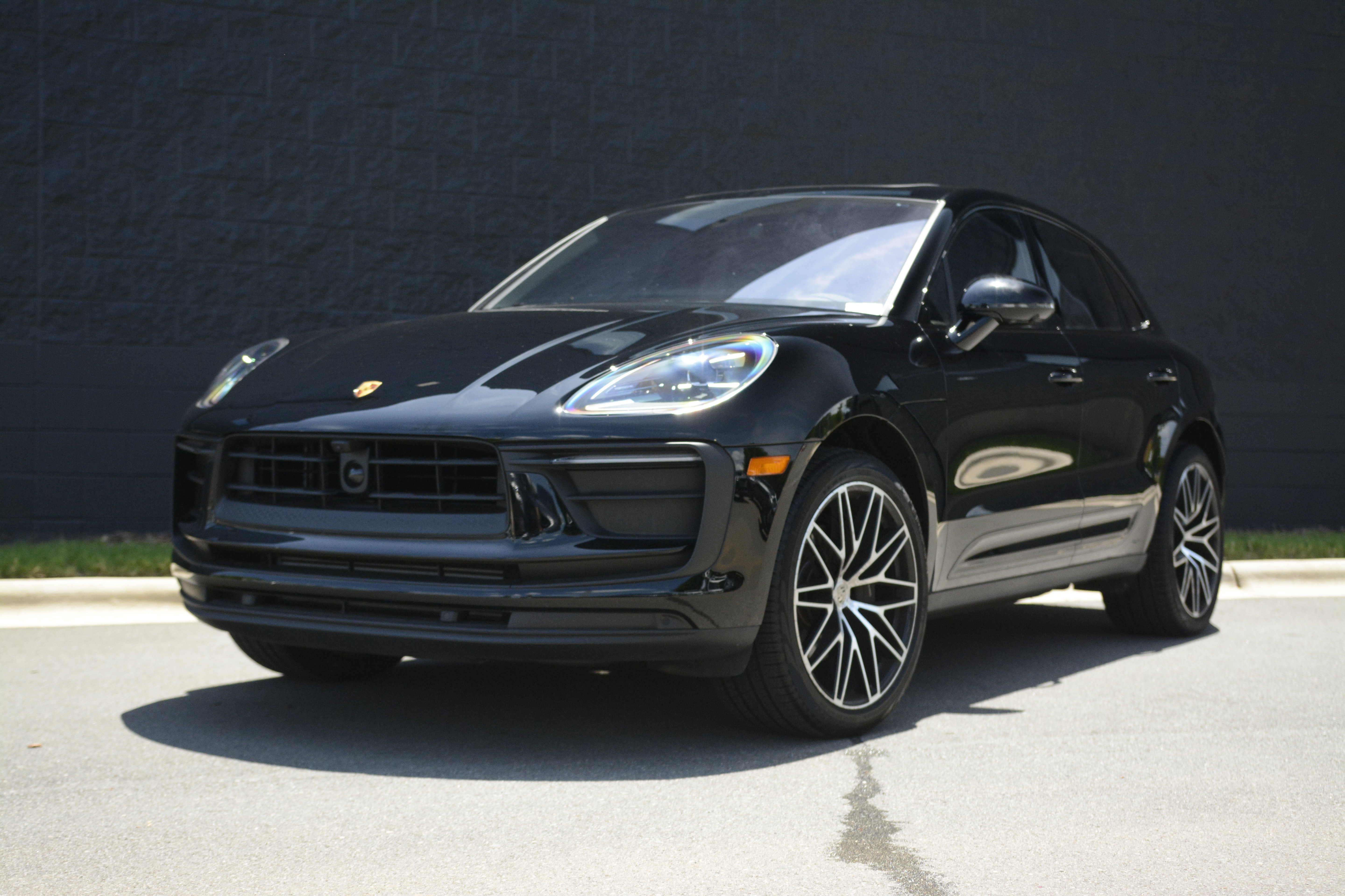 Certified 2026 Porsche Macan AWD/4WD image 40