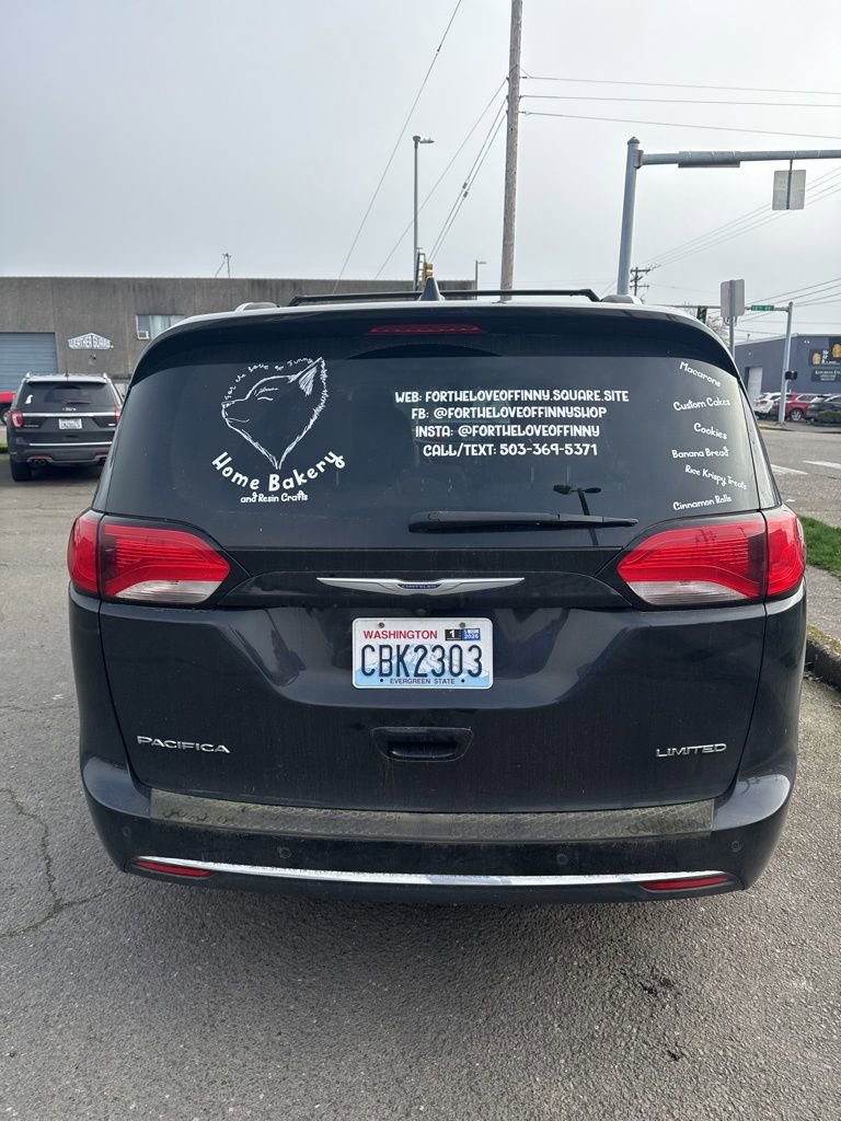 Used 2020 Chrysler Pacifica Limited image 9