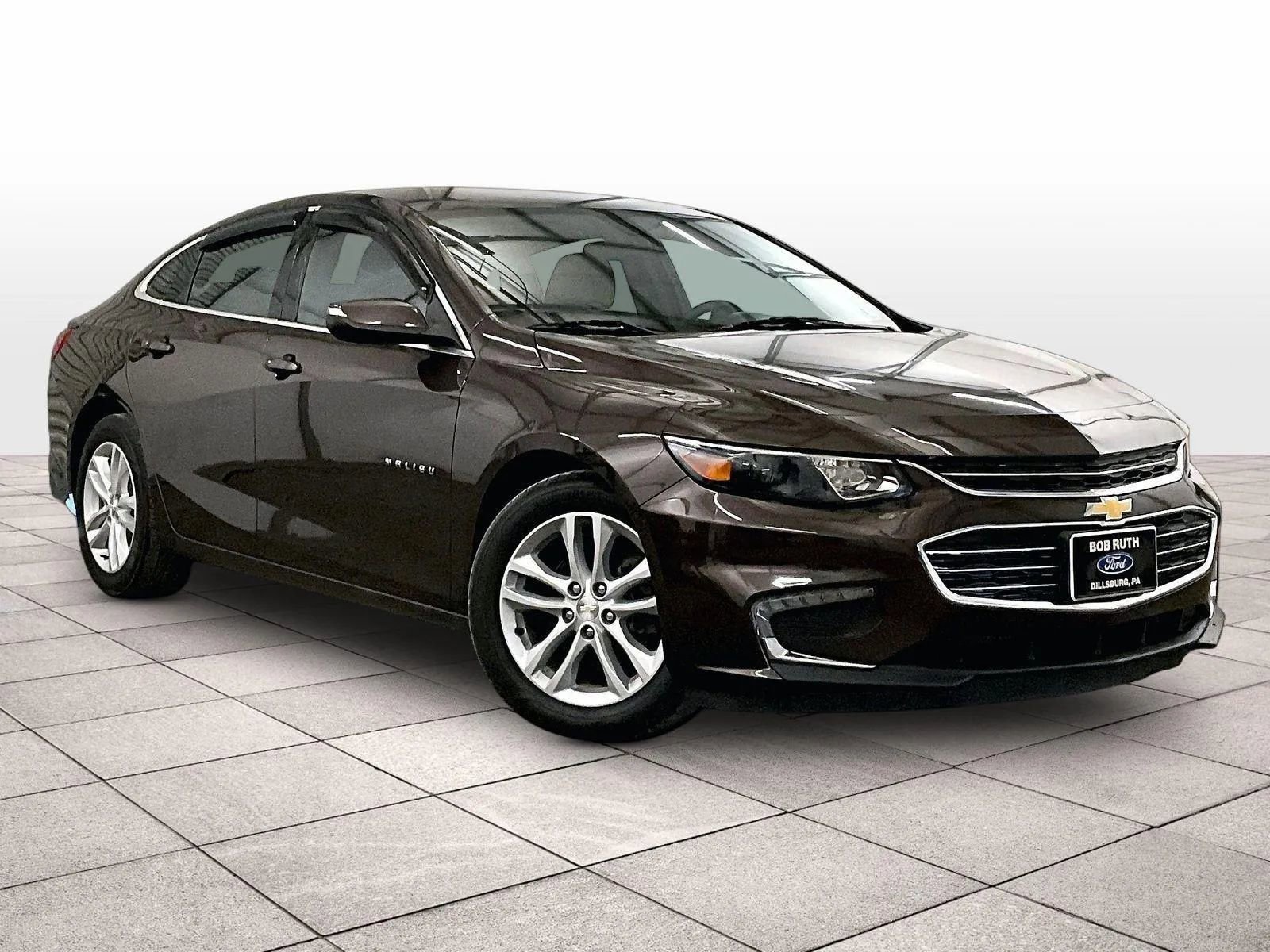 Used 2016 Chevrolet Malibu LT FWD image 2