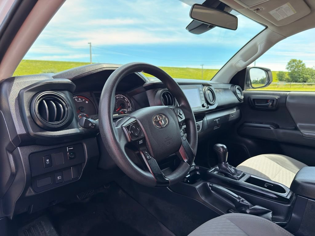 Used 2022 Toyota Tacoma SR AWD/4WD image 17