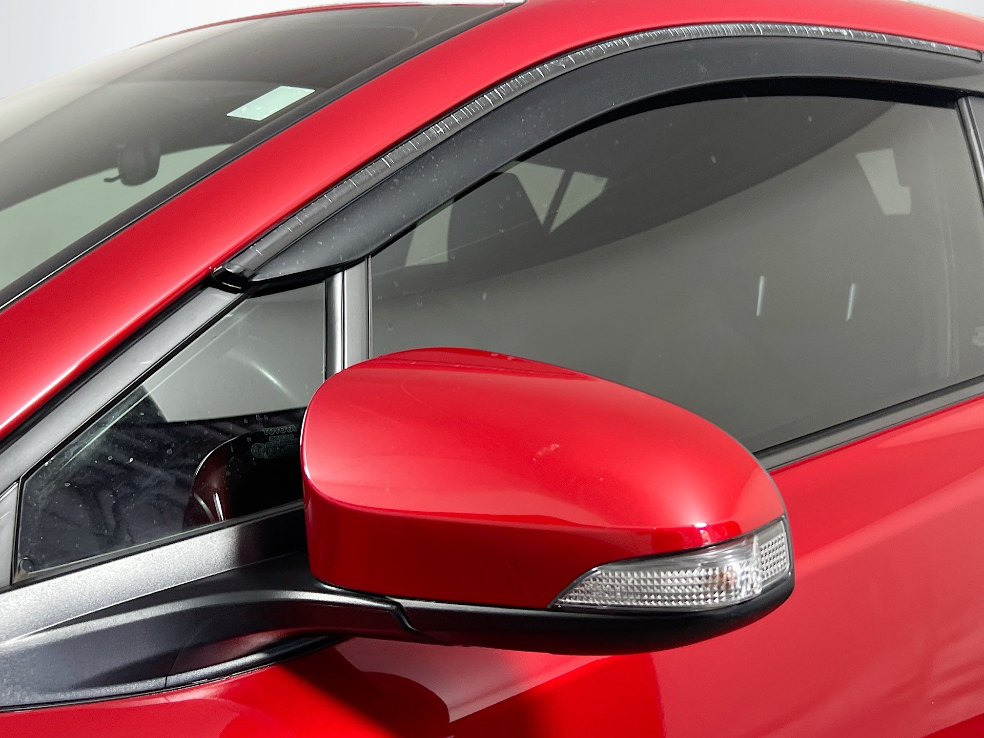 Used 2021 Toyota C-HR XLE FWD image 12