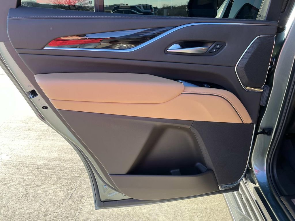 Certified 2024 Cadillac Escalade Premium Luxury image 18