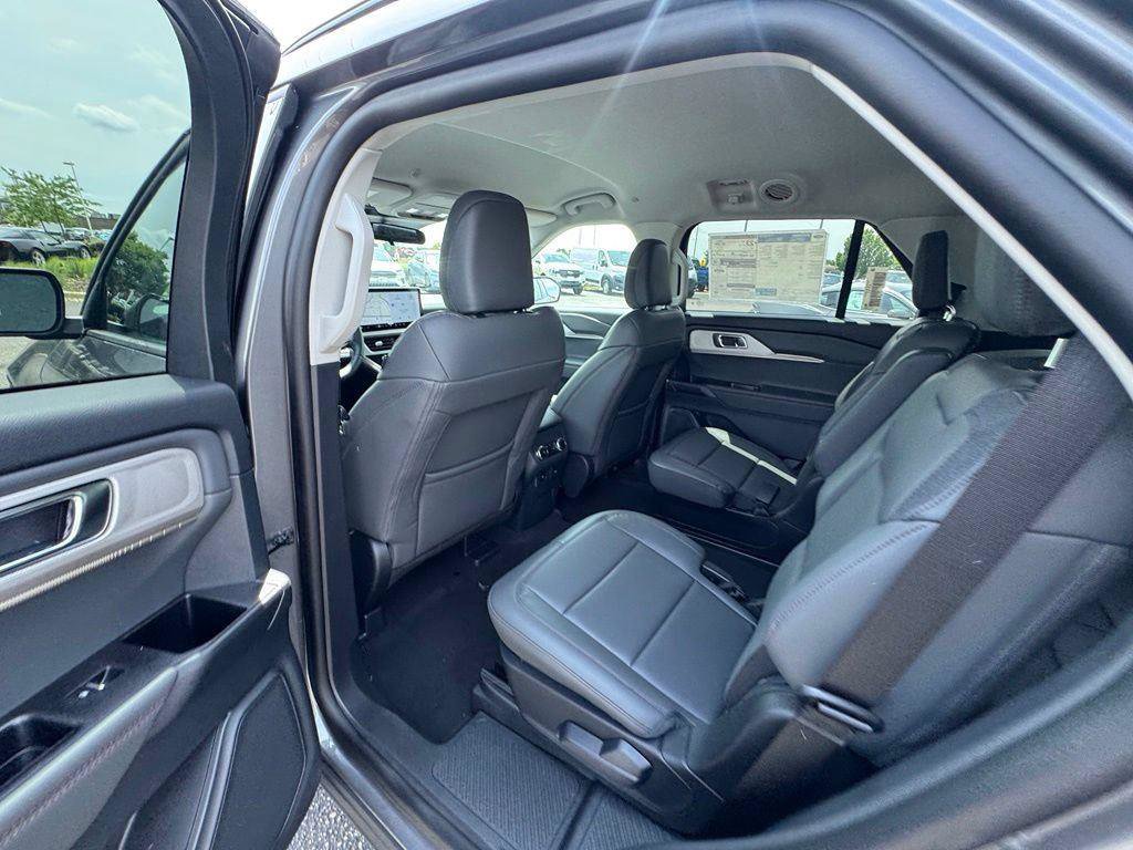 New 2026 Ford Explorer Active w/ Active Comfort Package AWD/4WD image 12