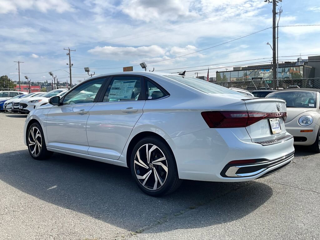 New 2025 Volkswagen Jetta SEL image 6