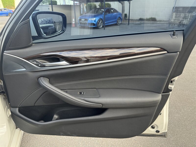 Used 2023 BMW 530i w/ Convenience Package RWD image 42