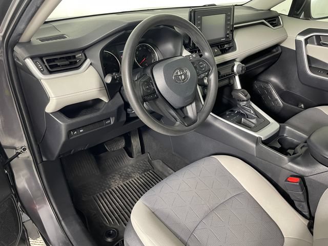 Used 2021 Toyota RAV4 XLE w/ Convenience Package FWD image 3
