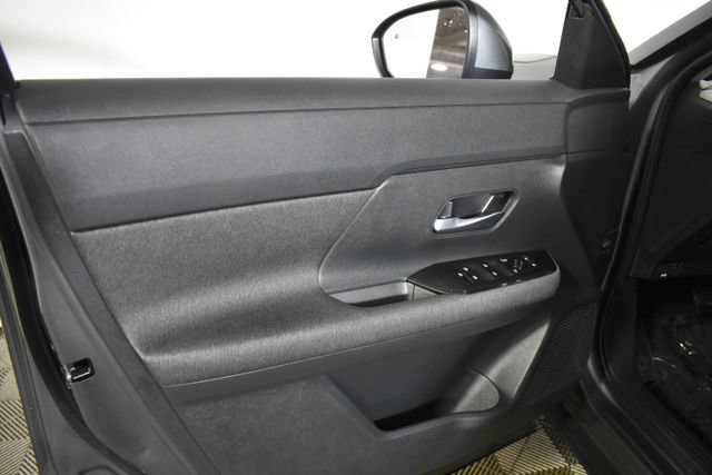 Certified 2025 Nissan Kicks SV AWD/4WD image 7