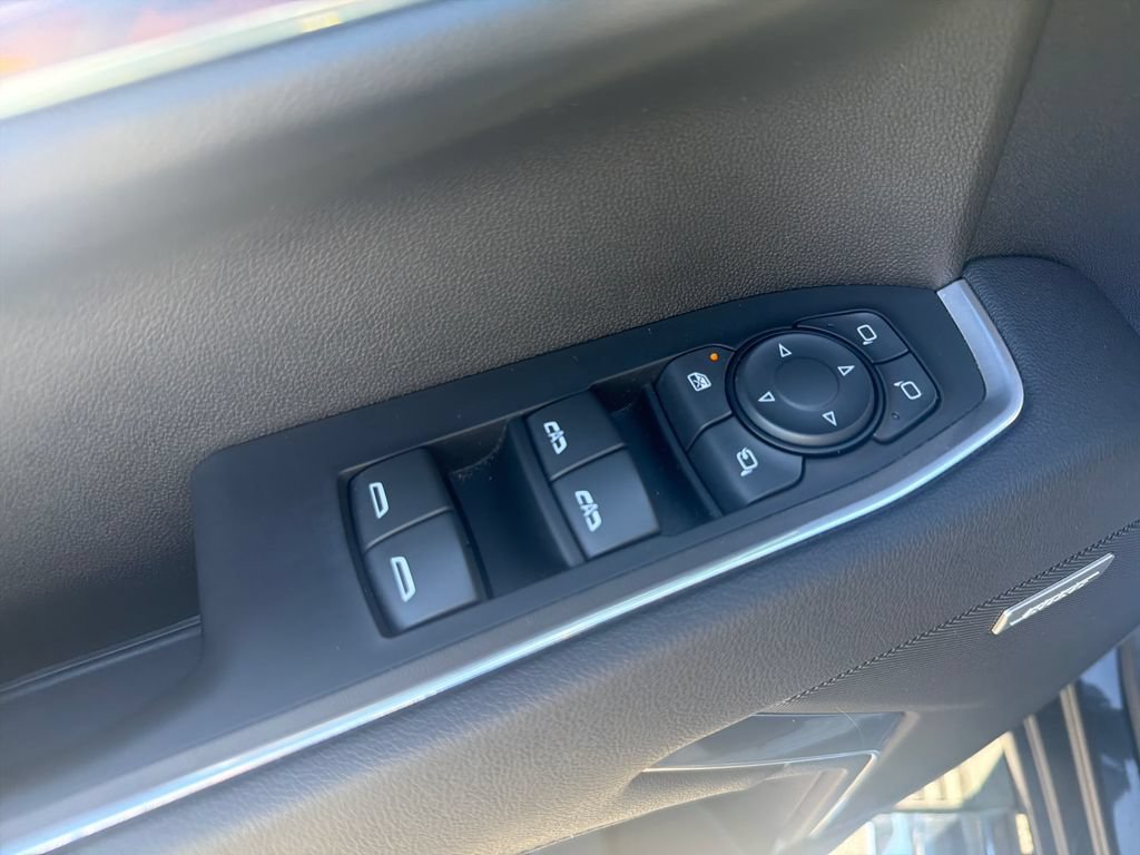 Used 2023 GMC Sierra 1500 SLT AWD/4WD image 4