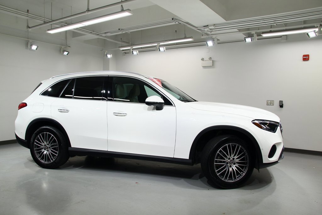 Certified 2025 Mercedes-Benz GLC 300 4MATIC image 9
