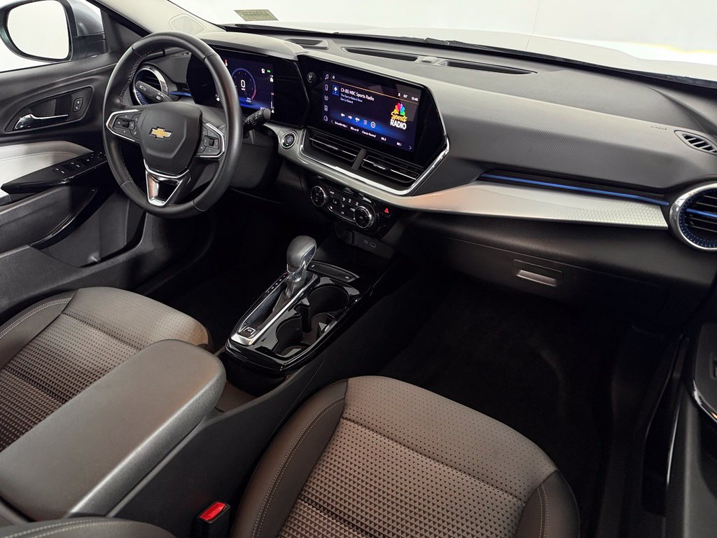 Used 2025 Chevrolet Trax LT w/ LT Convenience Package FWD image 18