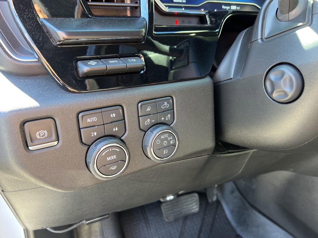 Used 2023 Chevrolet Silverado 1500 High Country w/ High Country Premium Package image 12
