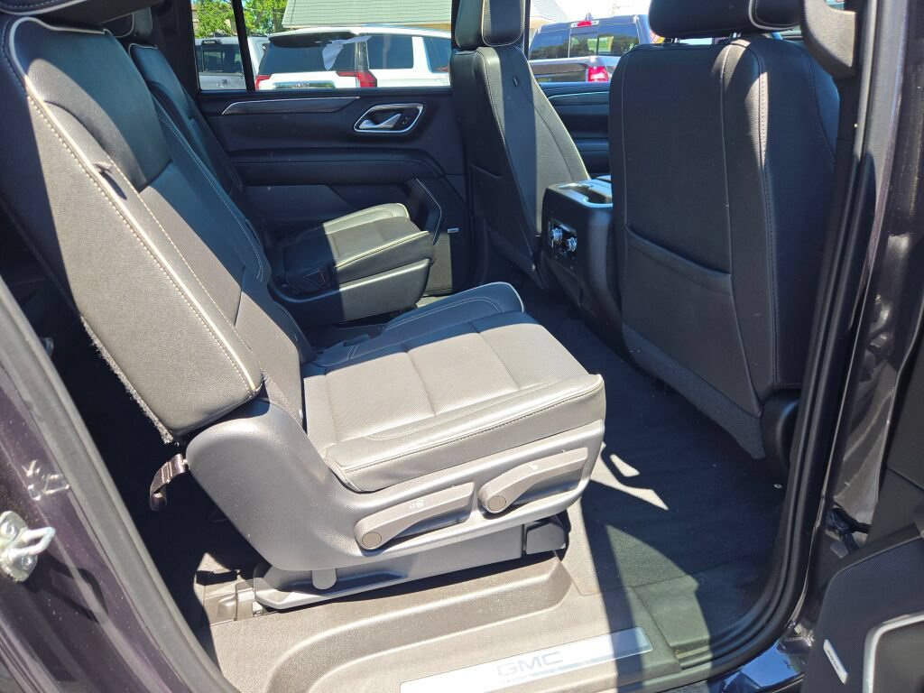 Certified 2023 GMC Yukon XL SLT w/ SLT Premium Package AWD/4WD image 16