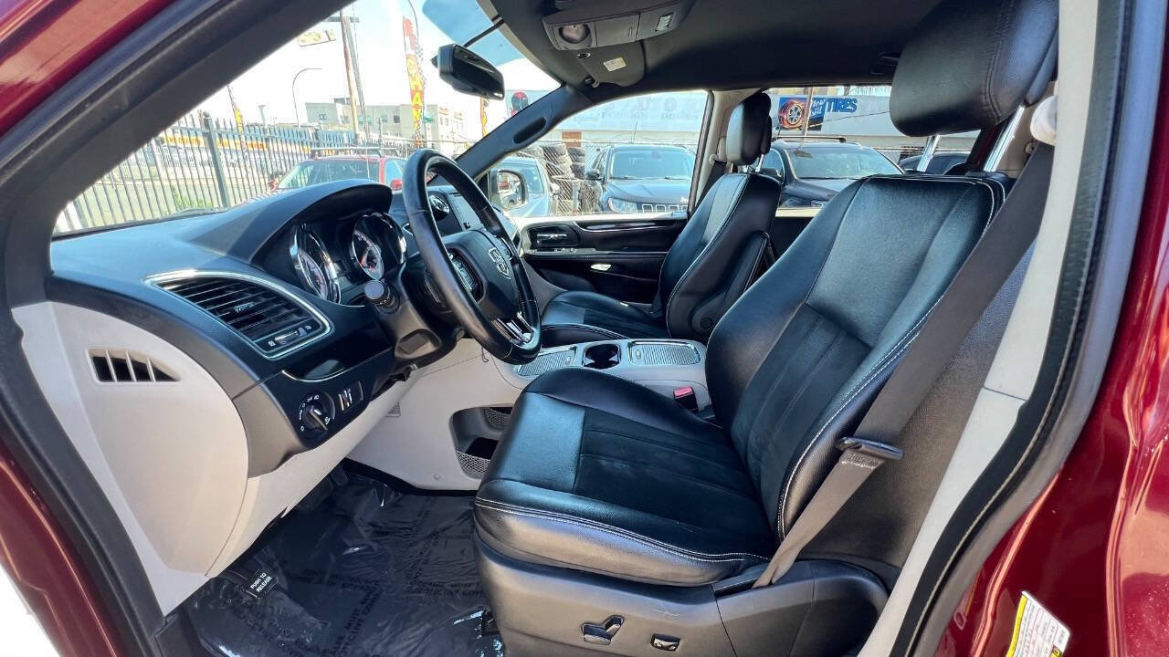 Used 2017 Dodge Grand Caravan SXT FWD image 17