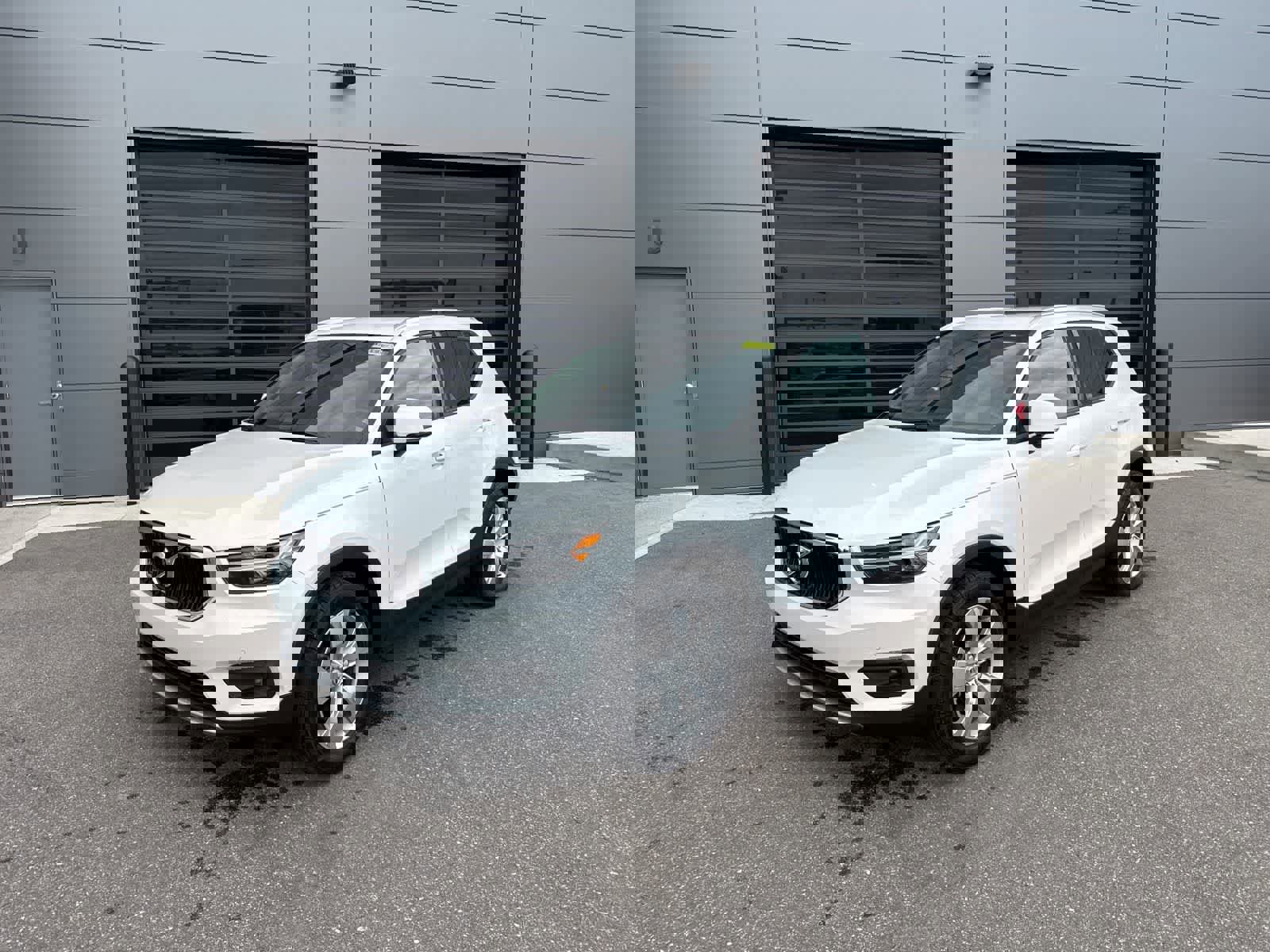 Used 2022 Volvo XC40 T5 Momentum image 1