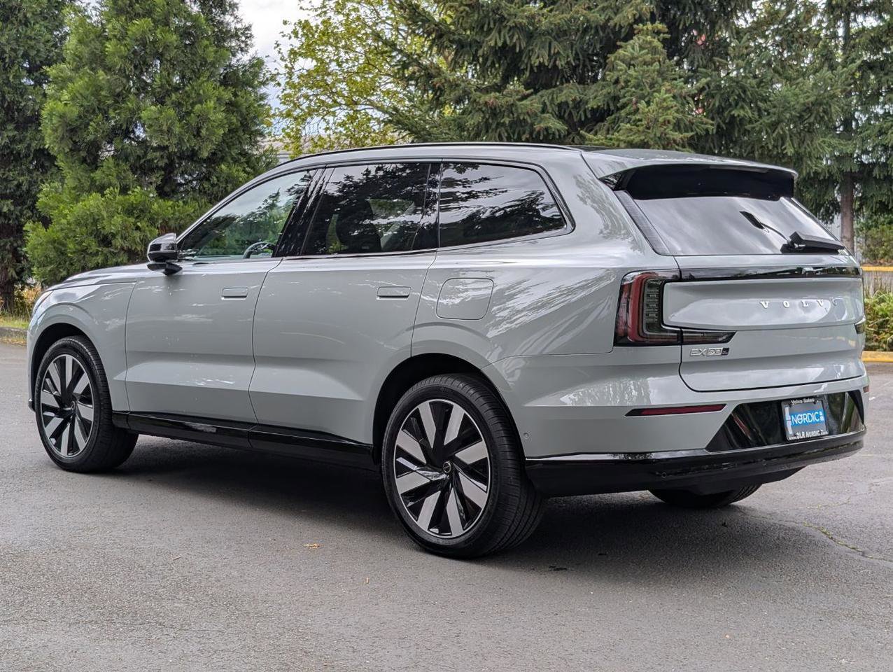 Used 2025 Volvo EX90 Ultra AWD/4WD image 5