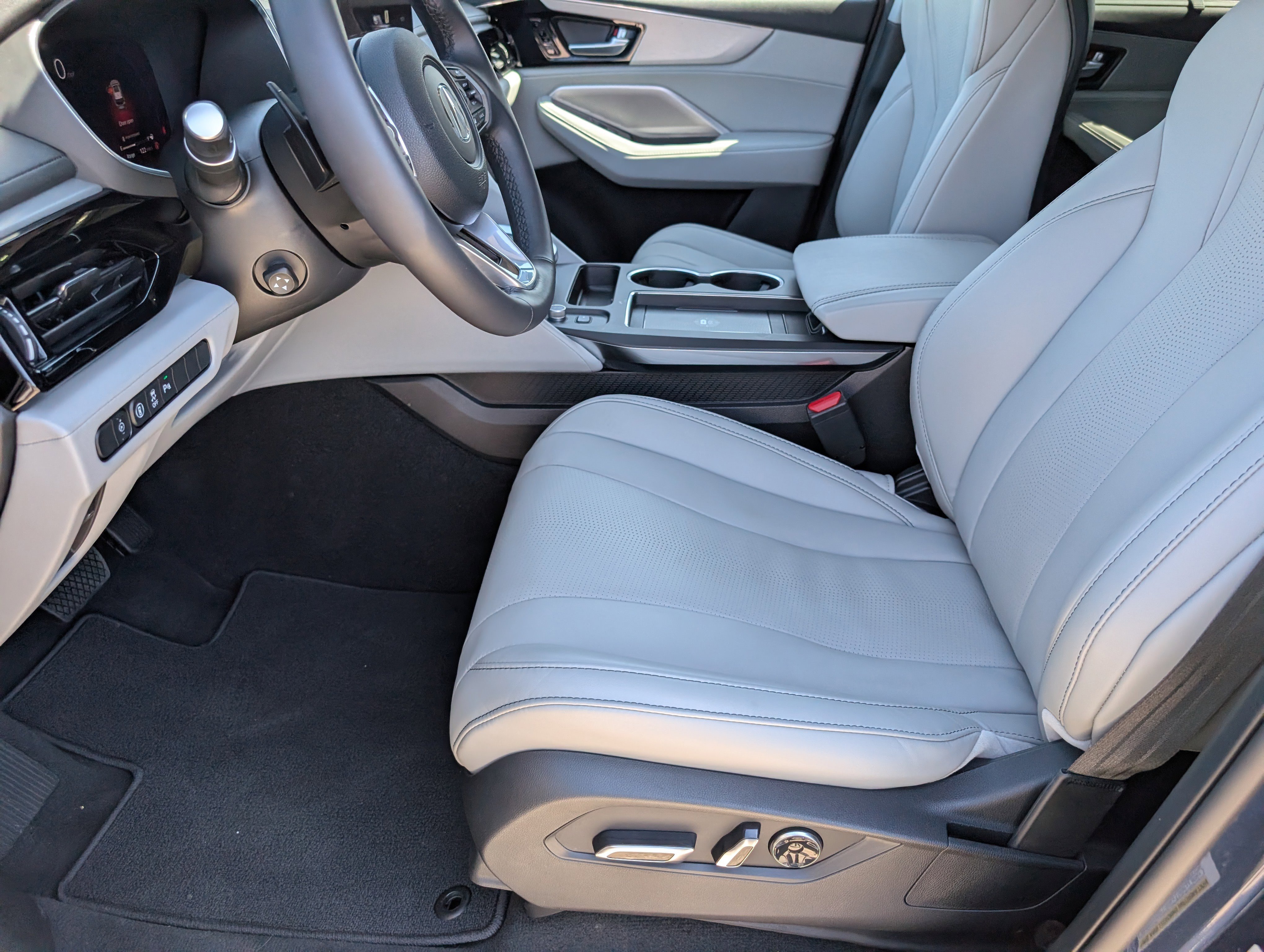 Certified 2025 Acura MDX FWD w/ Technology Package image 9