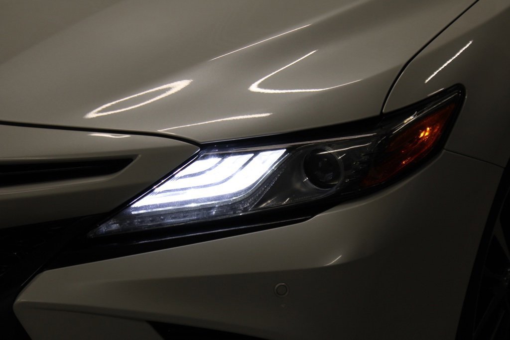 Used 2018 Toyota Camry XSE image 17