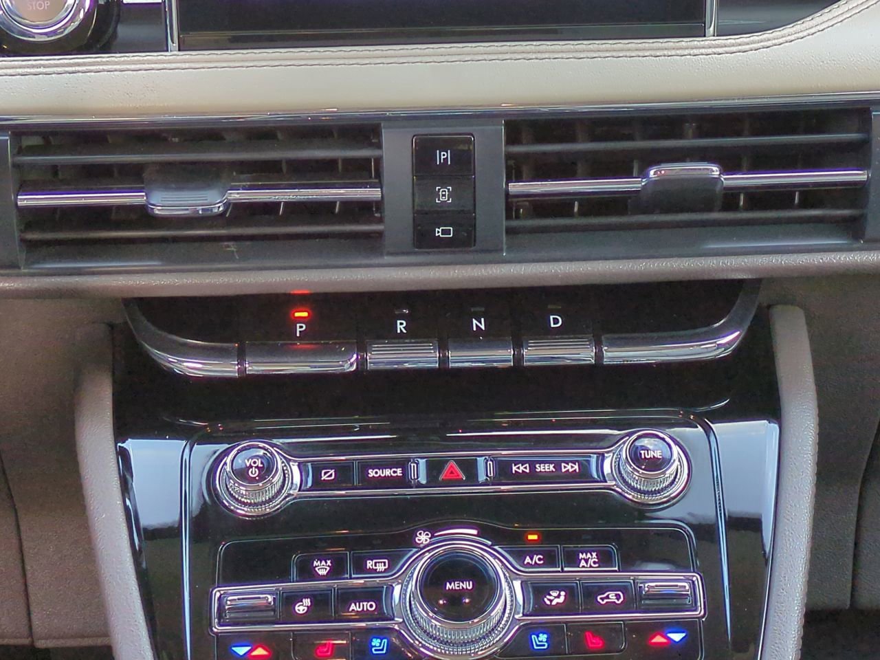 Used 2021 Lincoln Corsair AWD w/ Equipment Group 101A image 19