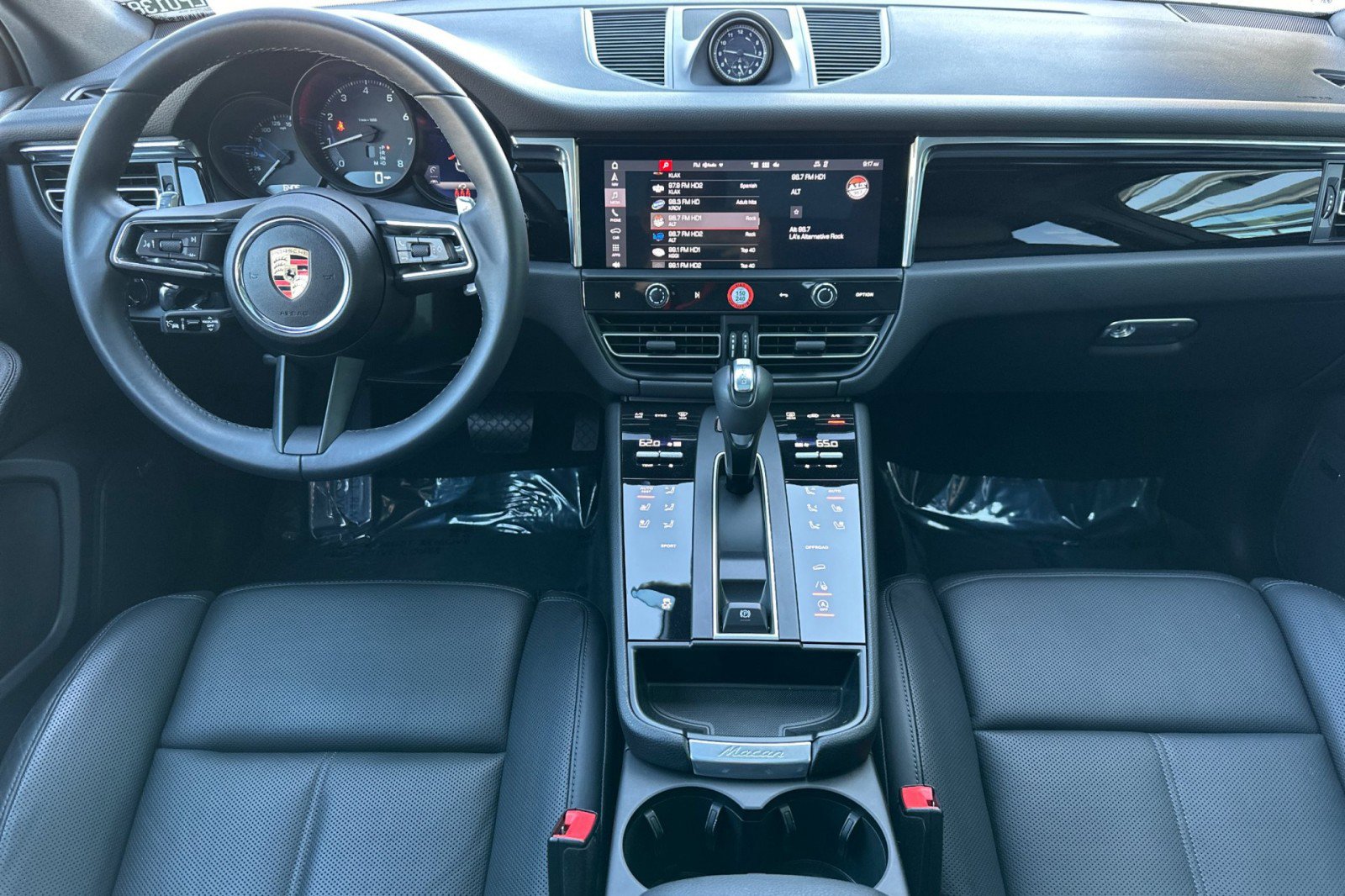 Used 2025 Porsche Macan image 6